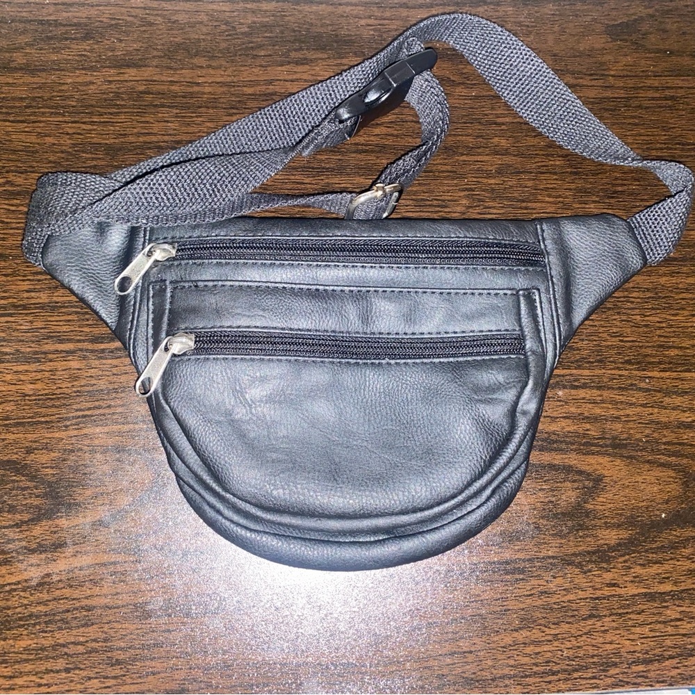 FANNY PACK BLACK